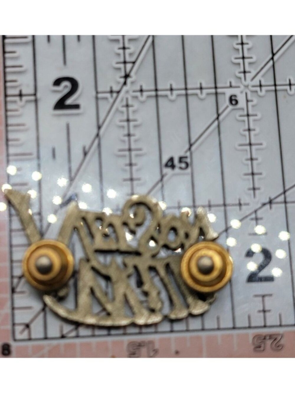 Willie Nelson Hat Pin Vintage 1980s Fan Collectors Piece Textured Silver Tone - Picture 5 of 5